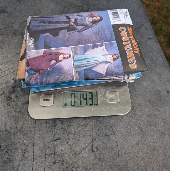 Costumes & Project Runway Pattern Bundle Simplicity Butterick - Picture 3 of 4